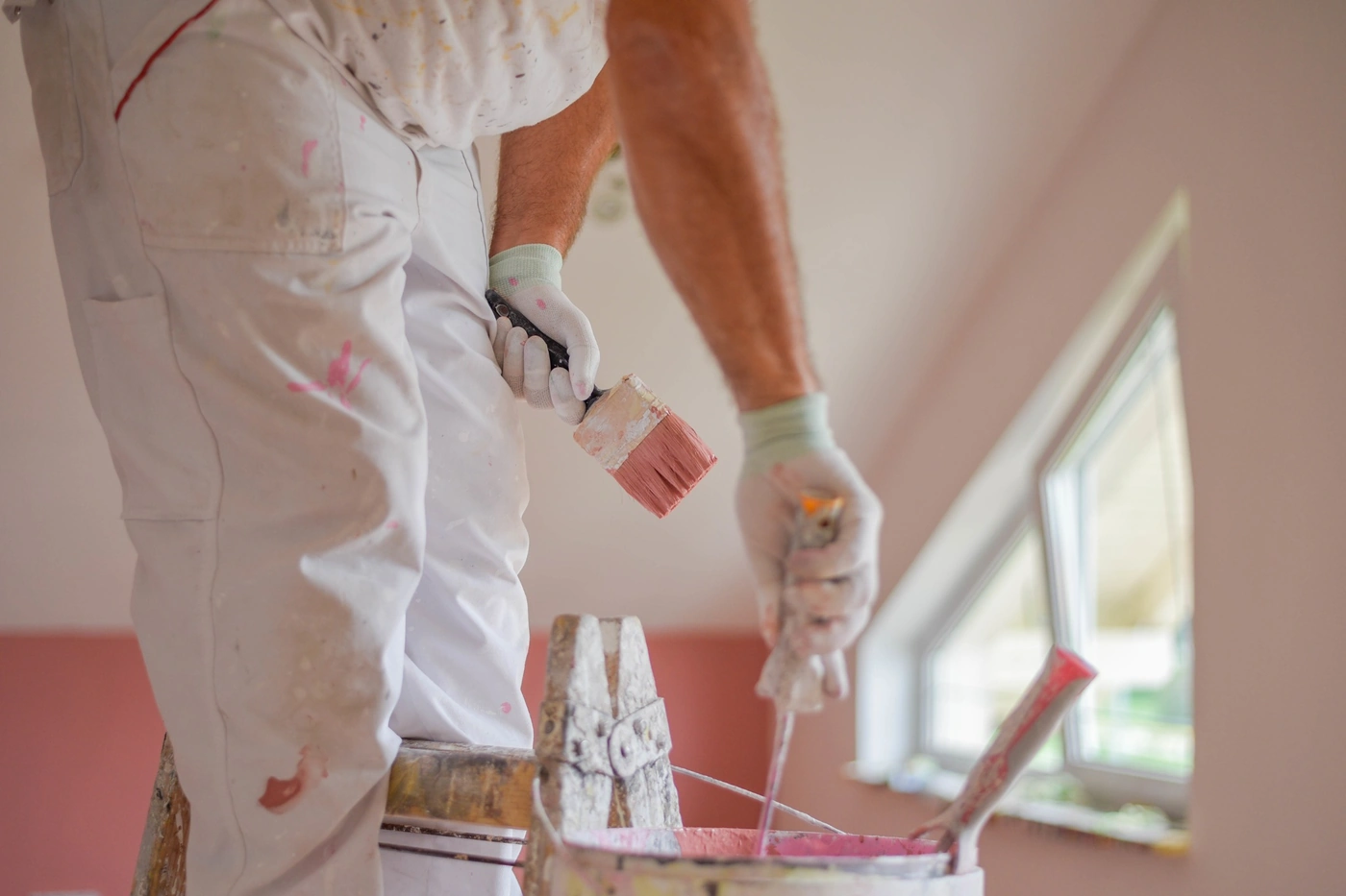 Acabados de pintura y renovación de puertas y suelos